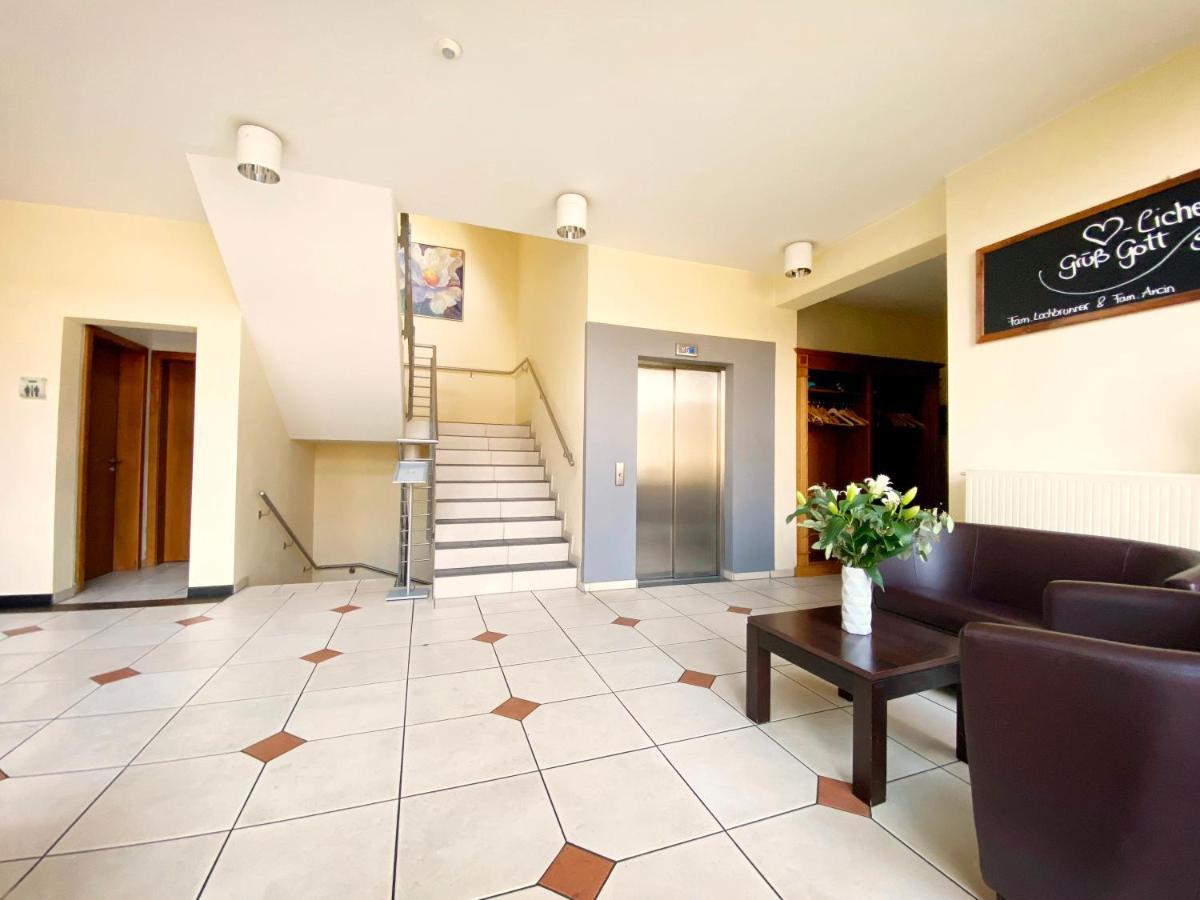 Gruener Baum Garni Hotel Krumbach Exterior photo