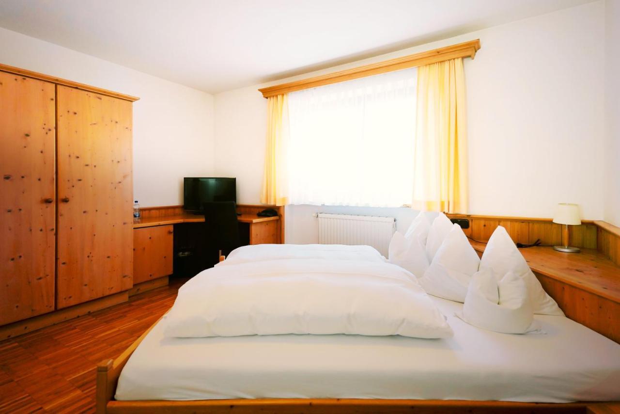 Gruener Baum Garni Hotel Krumbach Exterior photo